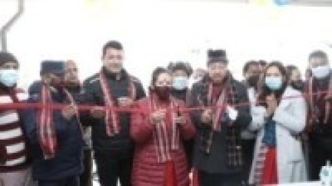 गोकर्णेश्वर नगरपालिकामा सिलाई मेसिन हस्तान्तरण